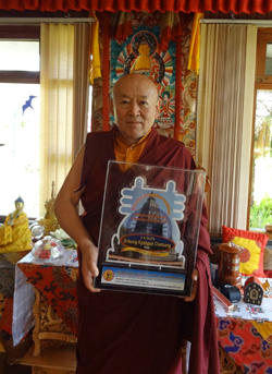 hh with award art 2013april04