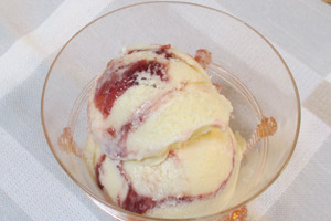 RL-Raspberry-Champagne-Swirl-Ice-Cream-300