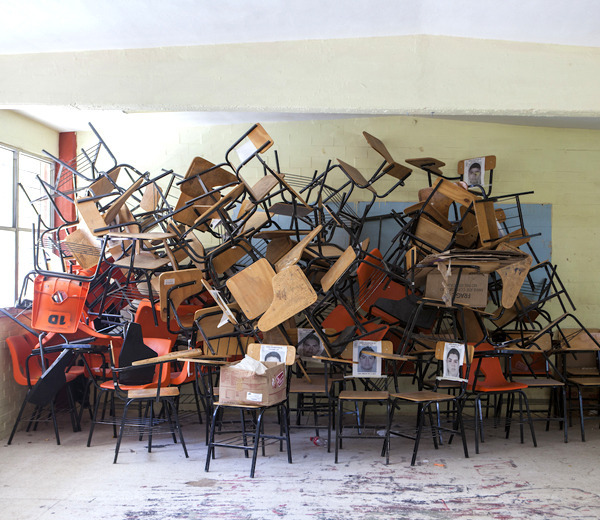 mexican-students-chairs
