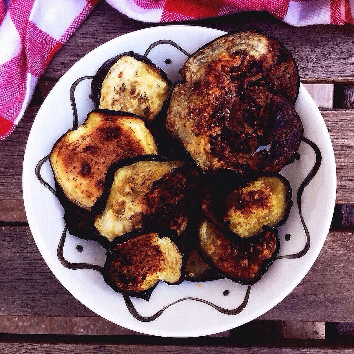 [Recipe} TomatoBasil Hummus + Salty Baked Eggplant Chips