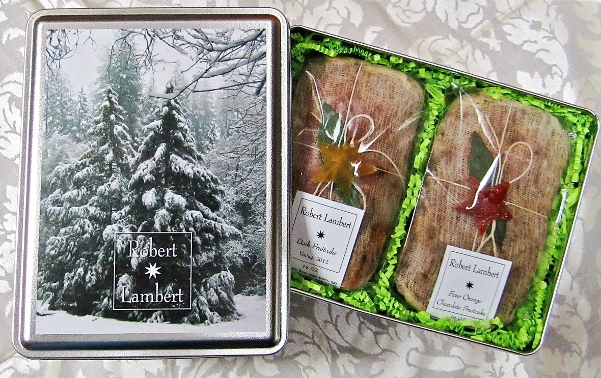 RL-Two-Fruitcake-Holiday-Tin-Beauty