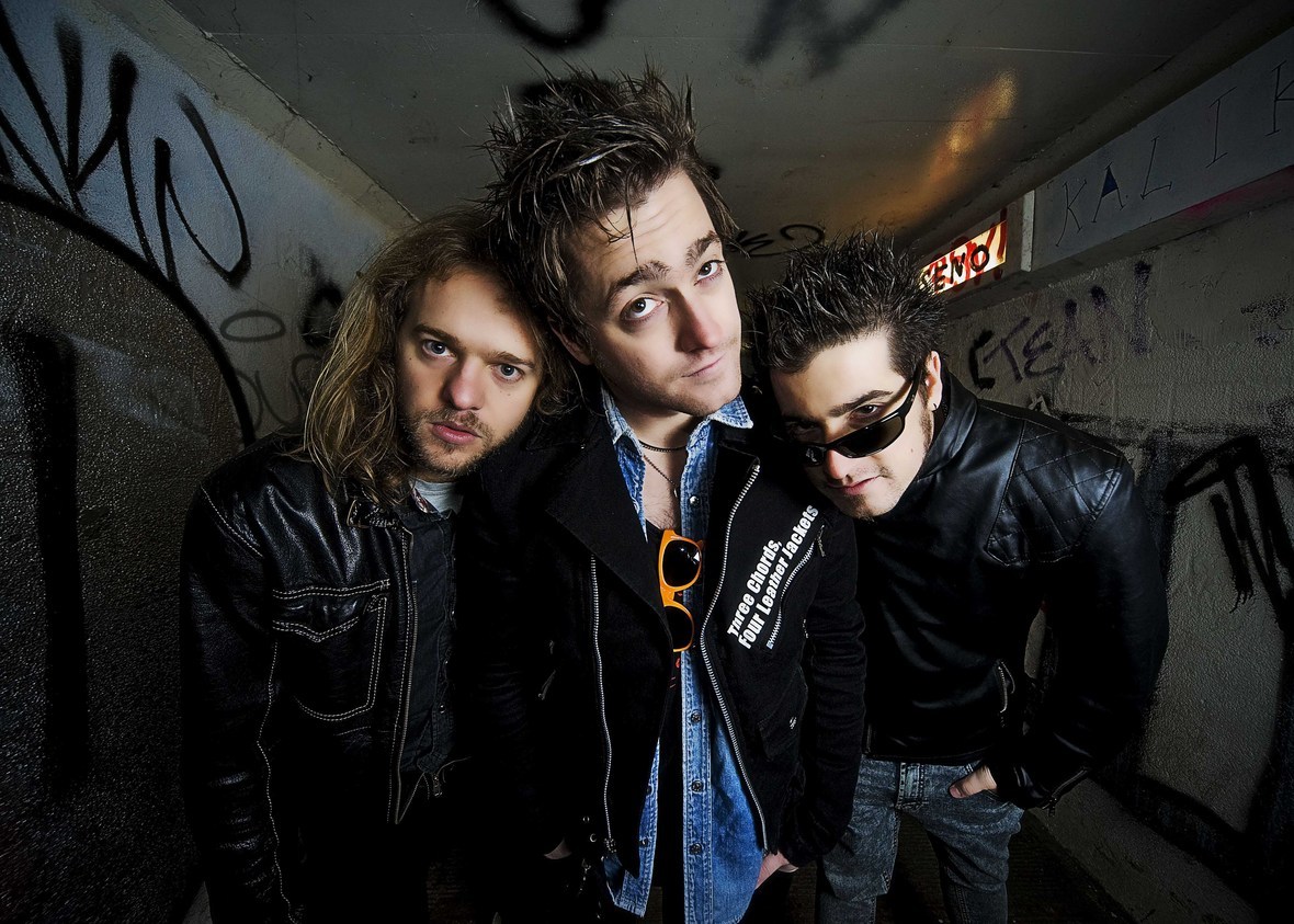 150733280 - photo brocker