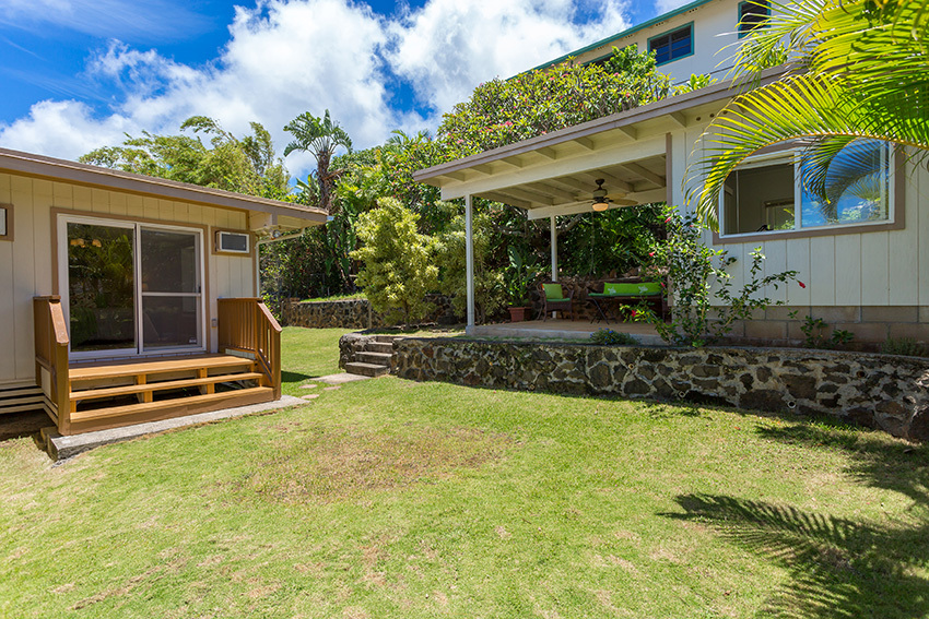 House hunting this weekend? Maunalani Heights in Kaimuki has it all!
