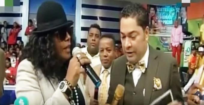 sergio-vargas-john-berry-y-el-pacha-protagonizan-accidentada-entrevista