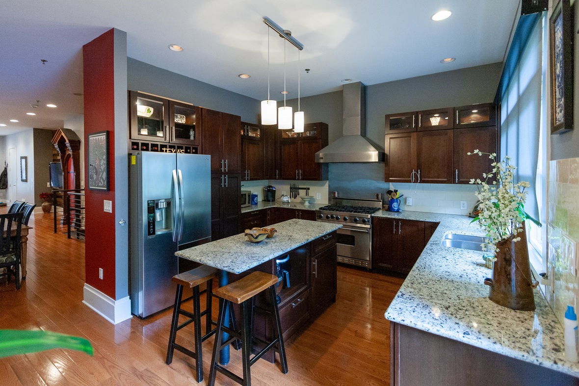 Almost 2000 sq ft Condo w/Private Yard Prime Location Just off Van