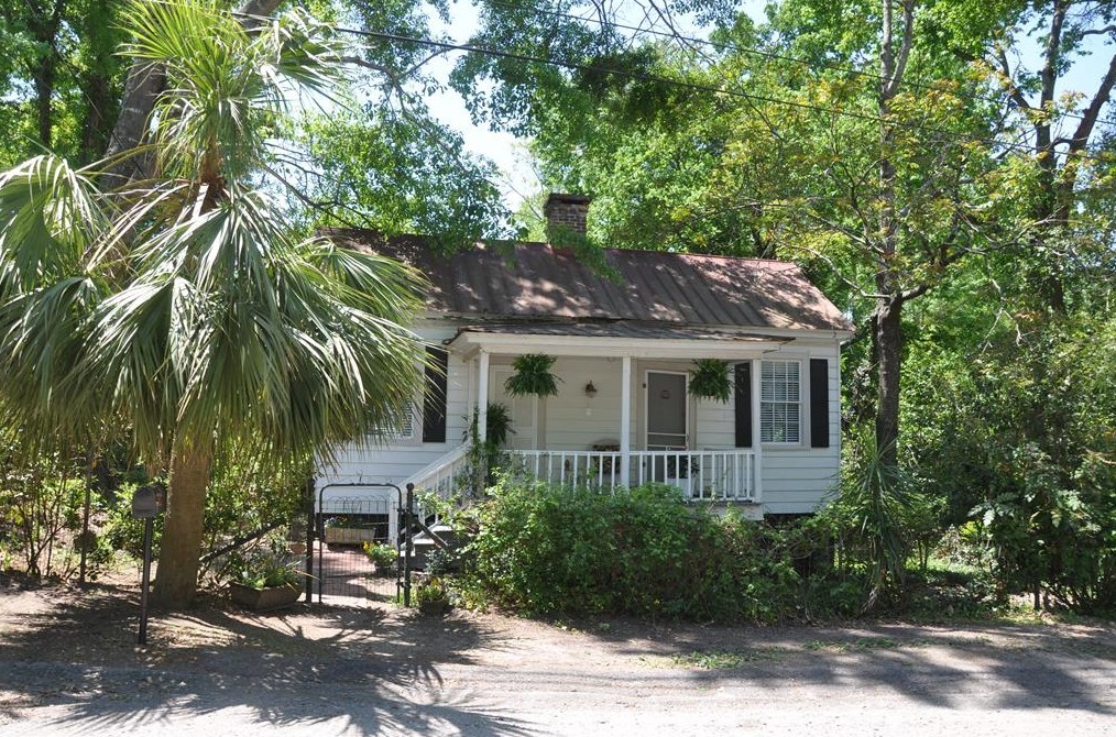 Just Listed Near Hitchcock Woods Stirrup Cup Cottage