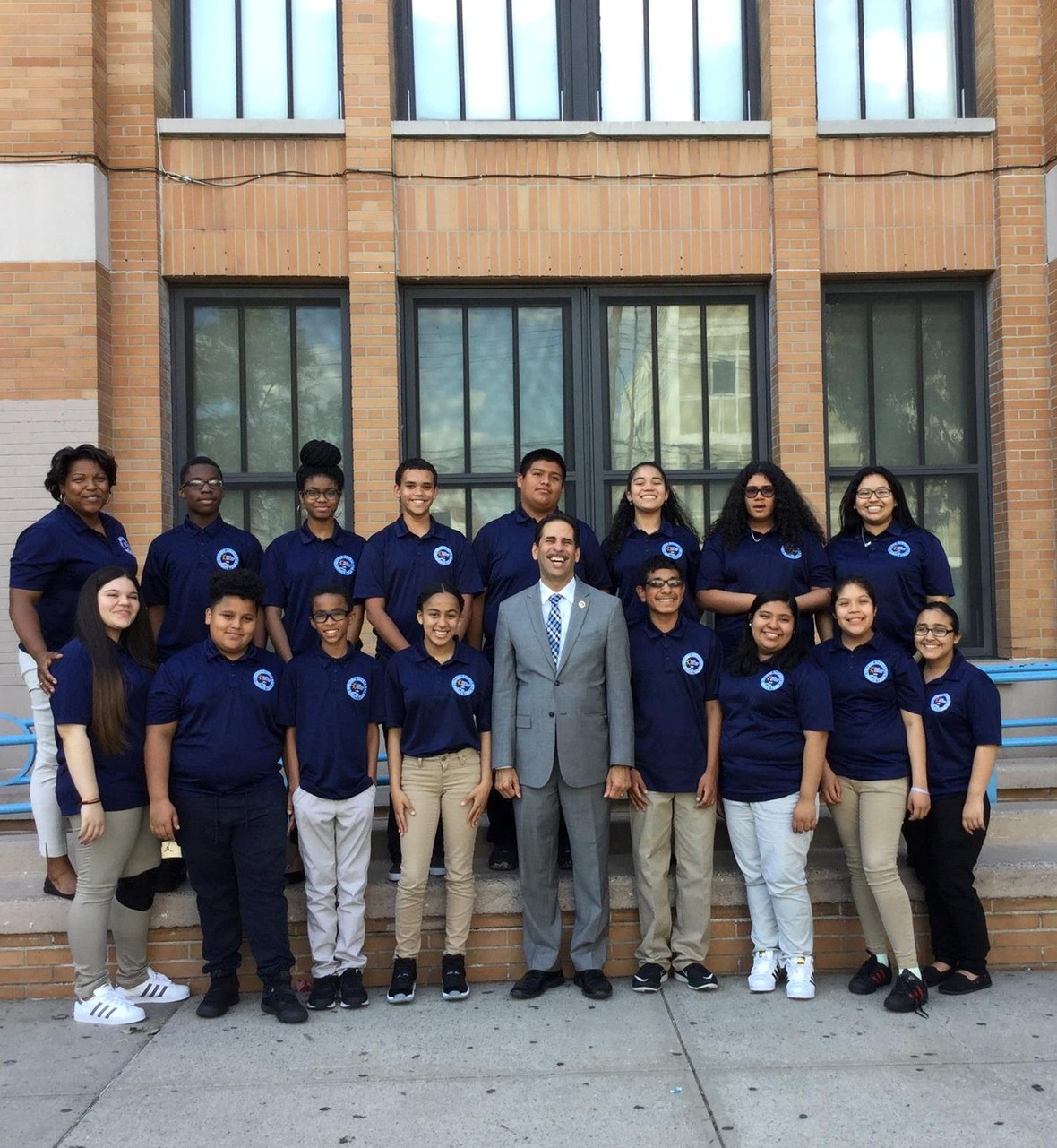 Concejal Fernando Cabrera continúa llevando más recursos a las escuelas del Bronx.