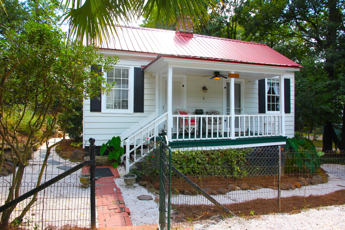 Price Reduced Near Hitchcock Woods!!! Stirrup Cup Cottage