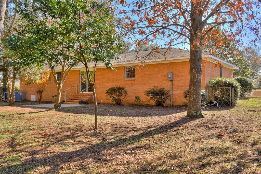 Major Price Reduction in Aiken's Southside!! 408 Heathwood Drive