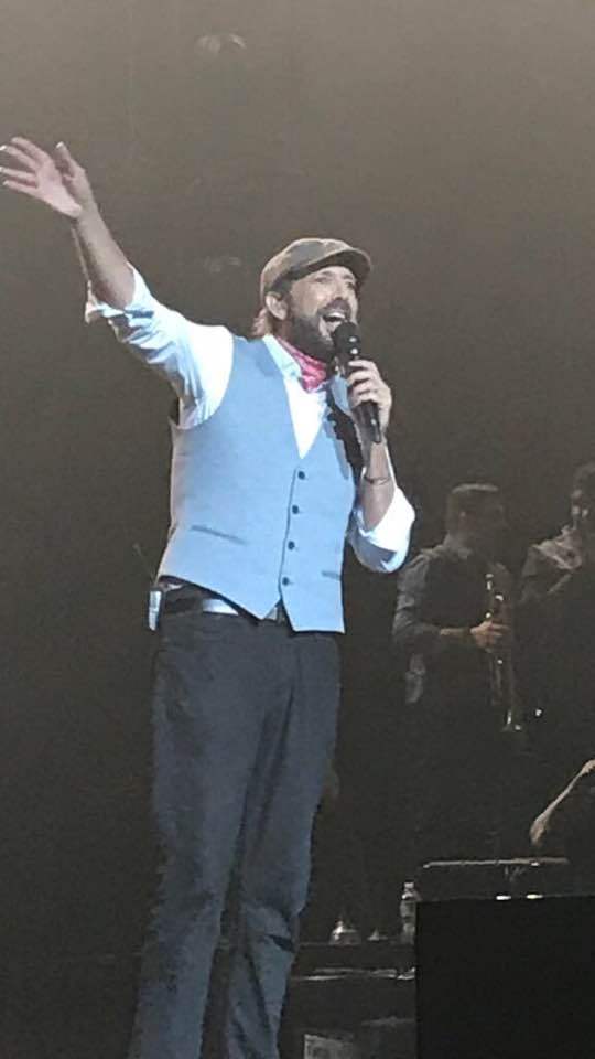 Juan Luis Guerra encanta y conecta con su música en New York