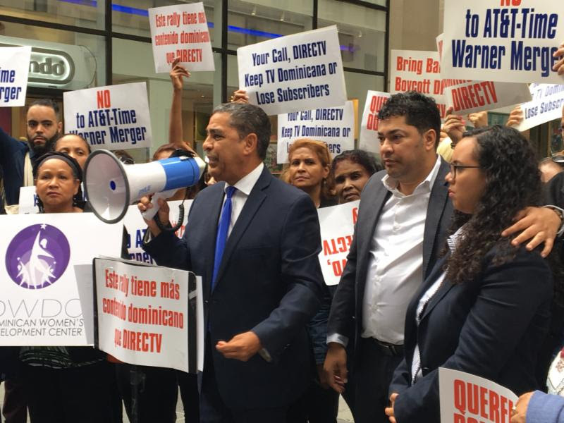Congresista Espaillat pide al departamento de justicia a investigue a DIRECTV y AT&T