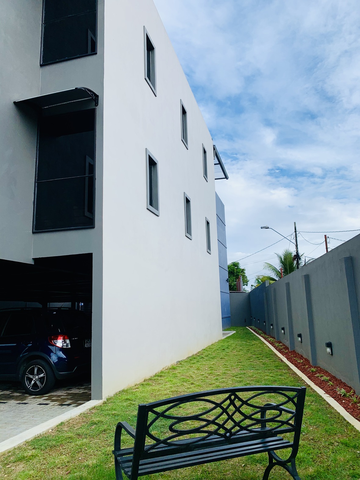 Now Reduced New, 2 Bedroom Apartment in Pet Friendly Modern & Pet