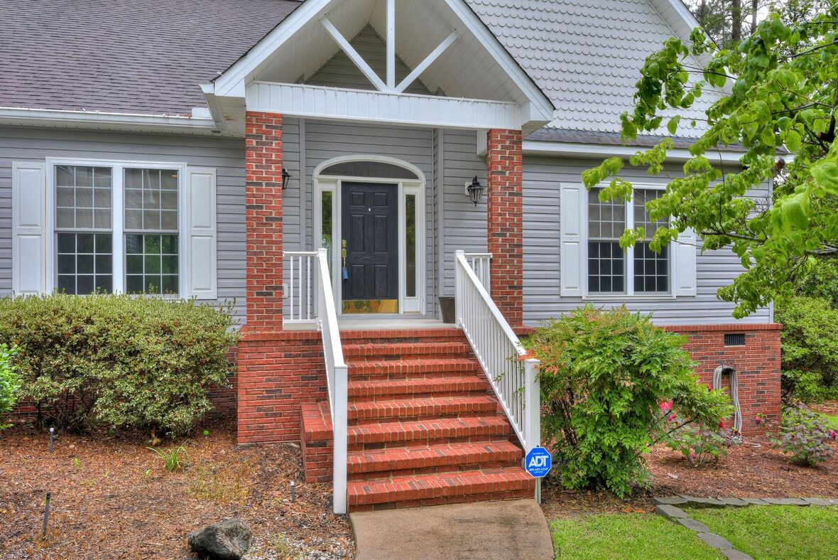 Price Reduced in Woodwinds!! 3 BR/4 BA House on Aiken's Southside 1 Woodwind Way