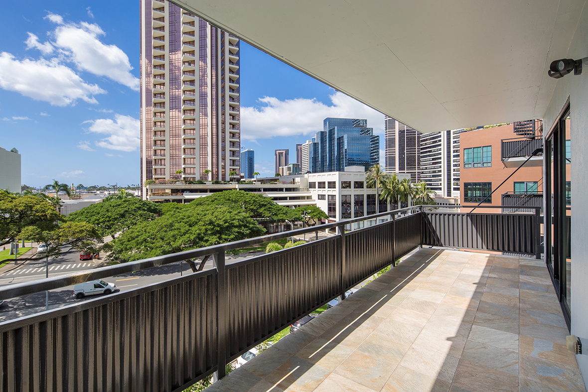 FOR SALE Stunning Immaculate "OneofaKind" Contemporary Loft Residence w/Urban Sensibility