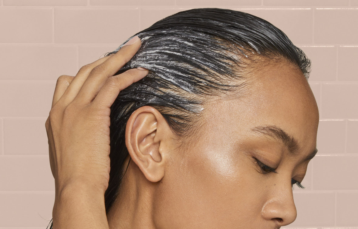 3 signs of an unhealthy scalp →