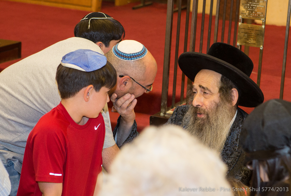 The Rebbe listening to a family in Johannesbourg South Africa