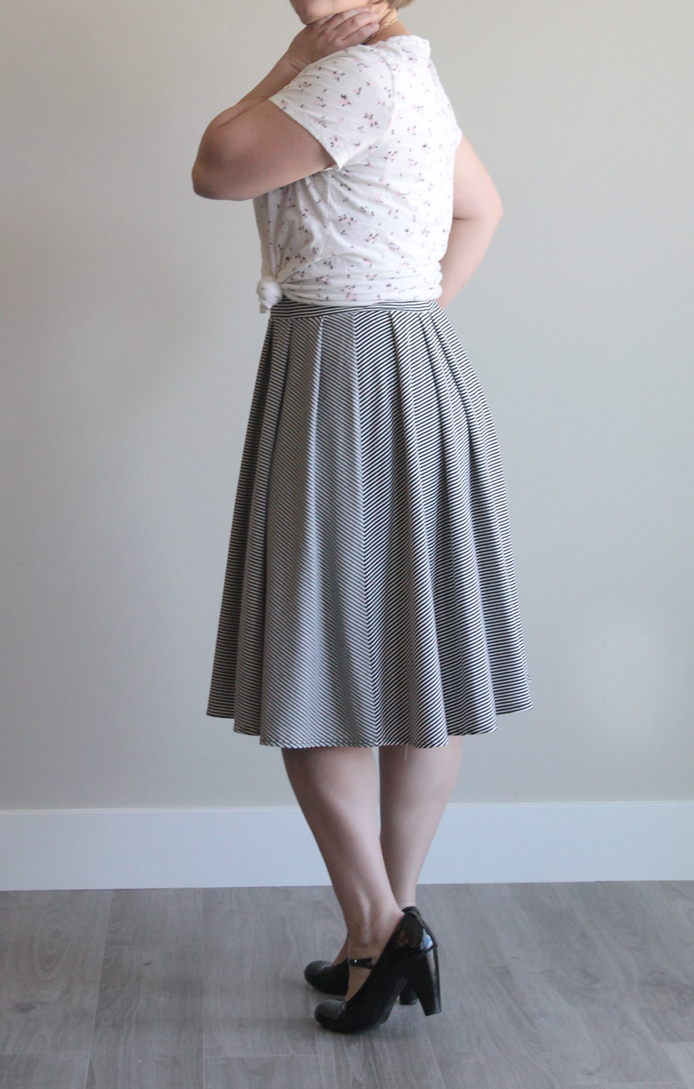 Today's Tutorial The Perfect Pleated Midi Skirt and Friday Spotlight