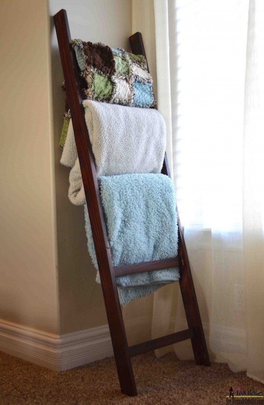 Free Tutorial to Build A Pallet Blanket Ladder + A DIY Wood Blanket Box