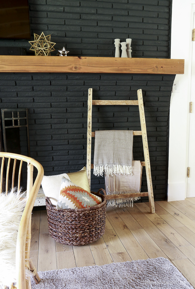 Free Tutorial to Build A Pallet Blanket Ladder + A DIY Wood Blanket Box on Wheels