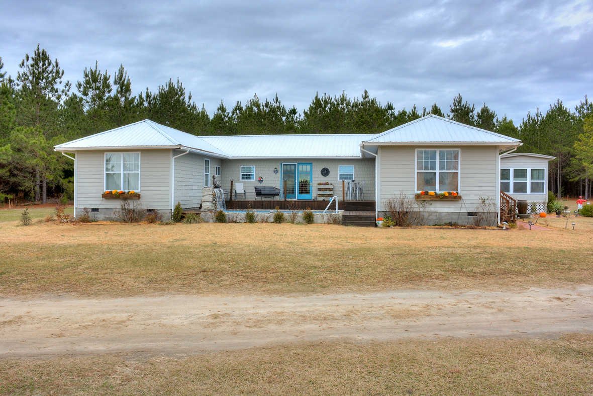 Just Listed! Southern Oasis Farm
