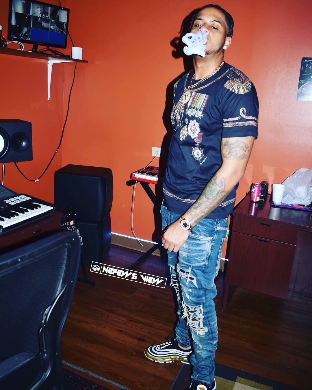  I cant fuck wit none of yall niggas you disgust me...When you wit your maggot as friends dont discuss me... Run my money to me in all 100 s in a rush please MOOD BIGEZZY SUCKERFREE MASTAMINDEMPIRE EZZYMTFMONEY