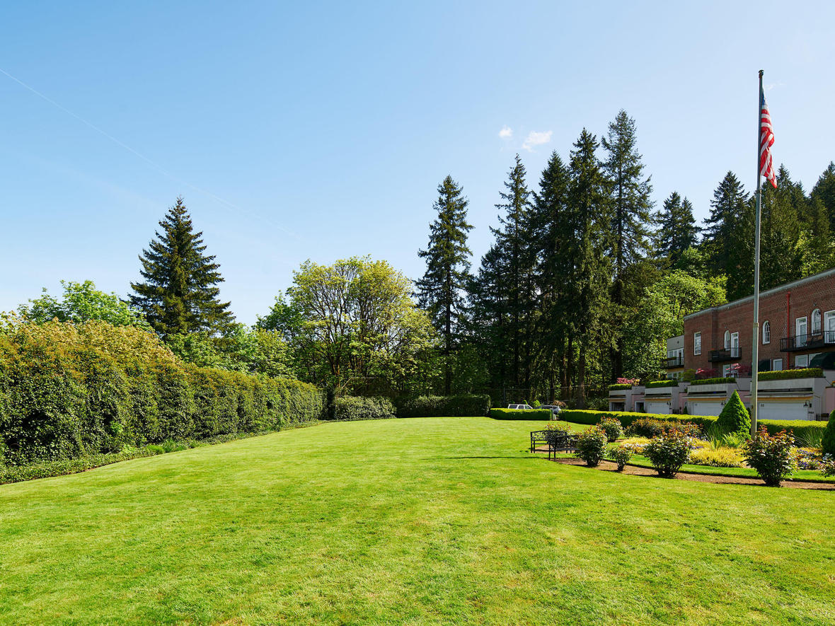 NEW LISTING AMAZING LINNTON SCHOOL CONDO OPEN TUESDAY 12 2